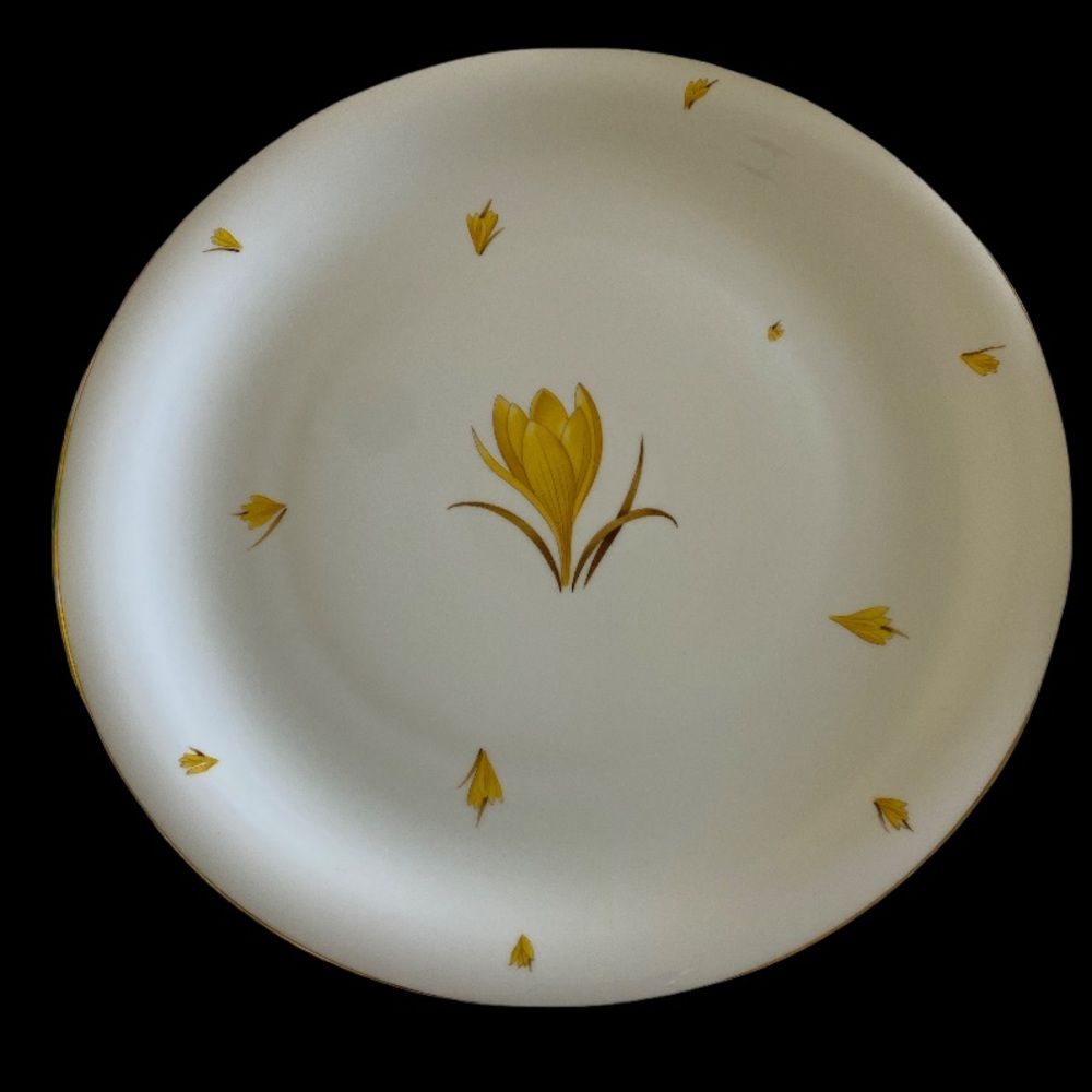 EASTERLING Golden Crocus Serving Platter with Gold Edge Accent.